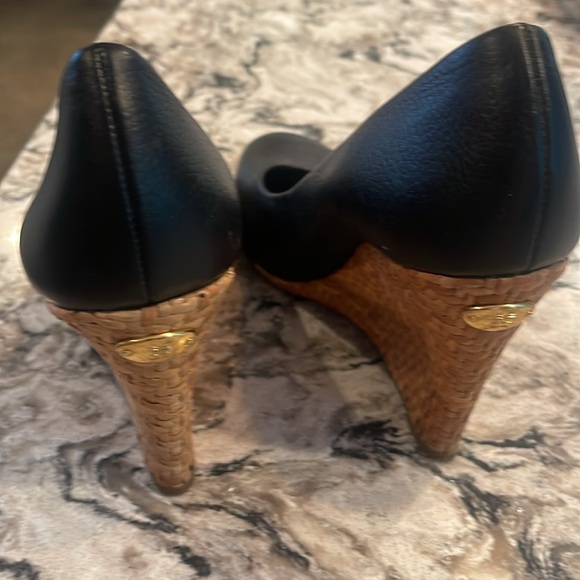 BCBGMAXAZRIA Woman's Wedges no box blemish in photos - Picture 5 of 8